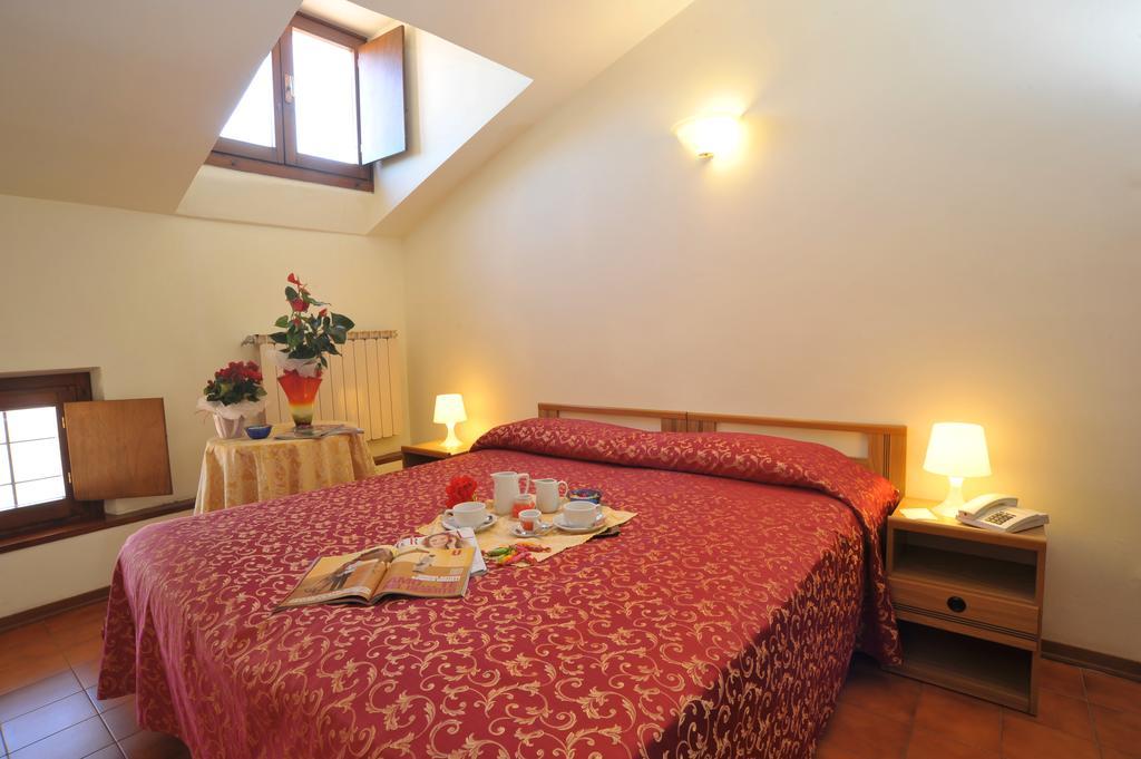 Hotel Delizia Genovese Монтекатини Терме Стая снимка