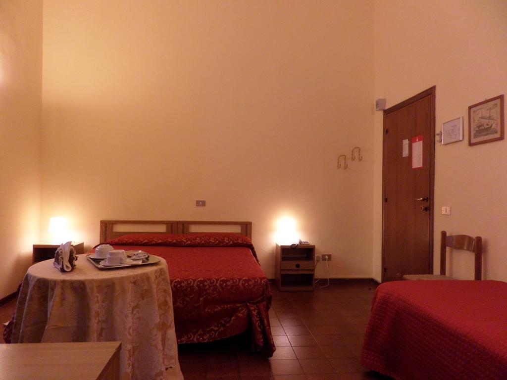 Hotel Delizia Genovese Монтекатини Терме Стая снимка
