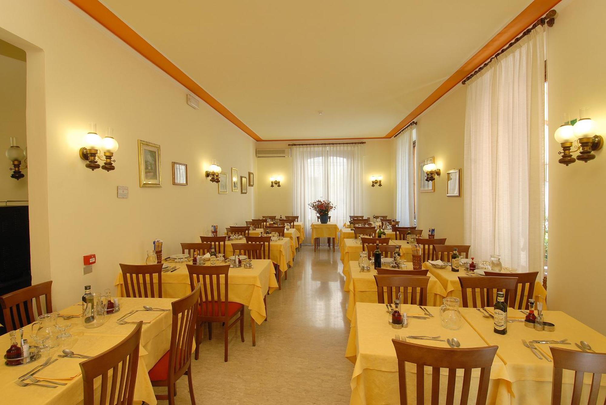 Hotel Delizia Genovese Монтекатини Терме Екстериор снимка